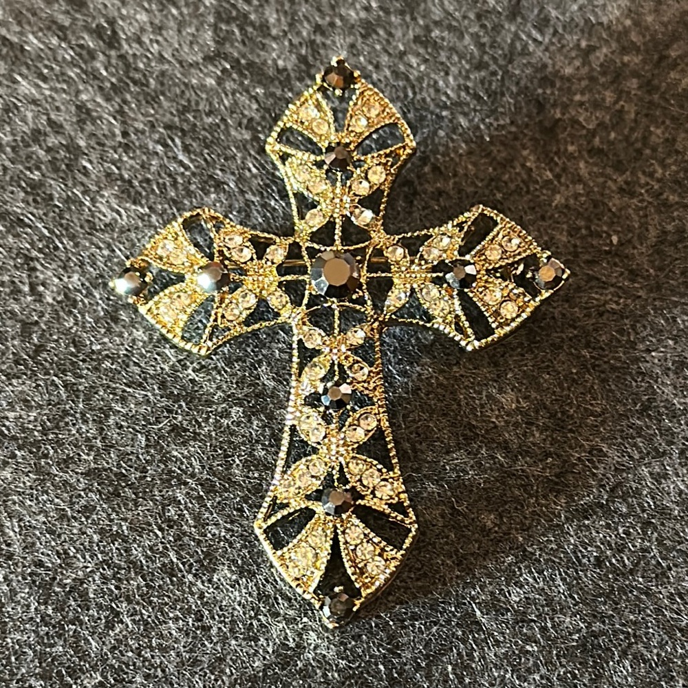 Beautiful Sparkly Gold Cross Brooch